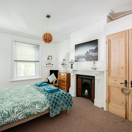 Family Friendly Flat Just Minutes From The Beach! Portsmouth Bagian luar foto