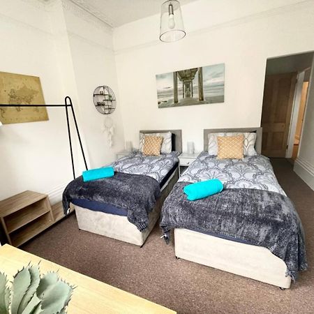 Family Friendly Flat Just Minutes From The Beach! Portsmouth Bagian luar foto