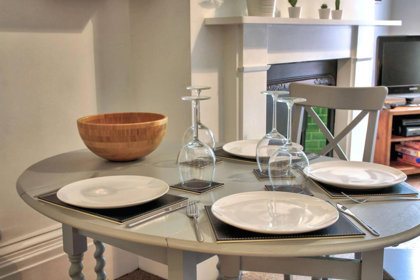 Family Friendly Flat Just Minutes From The Beach! Portsmouth Bagian luar foto