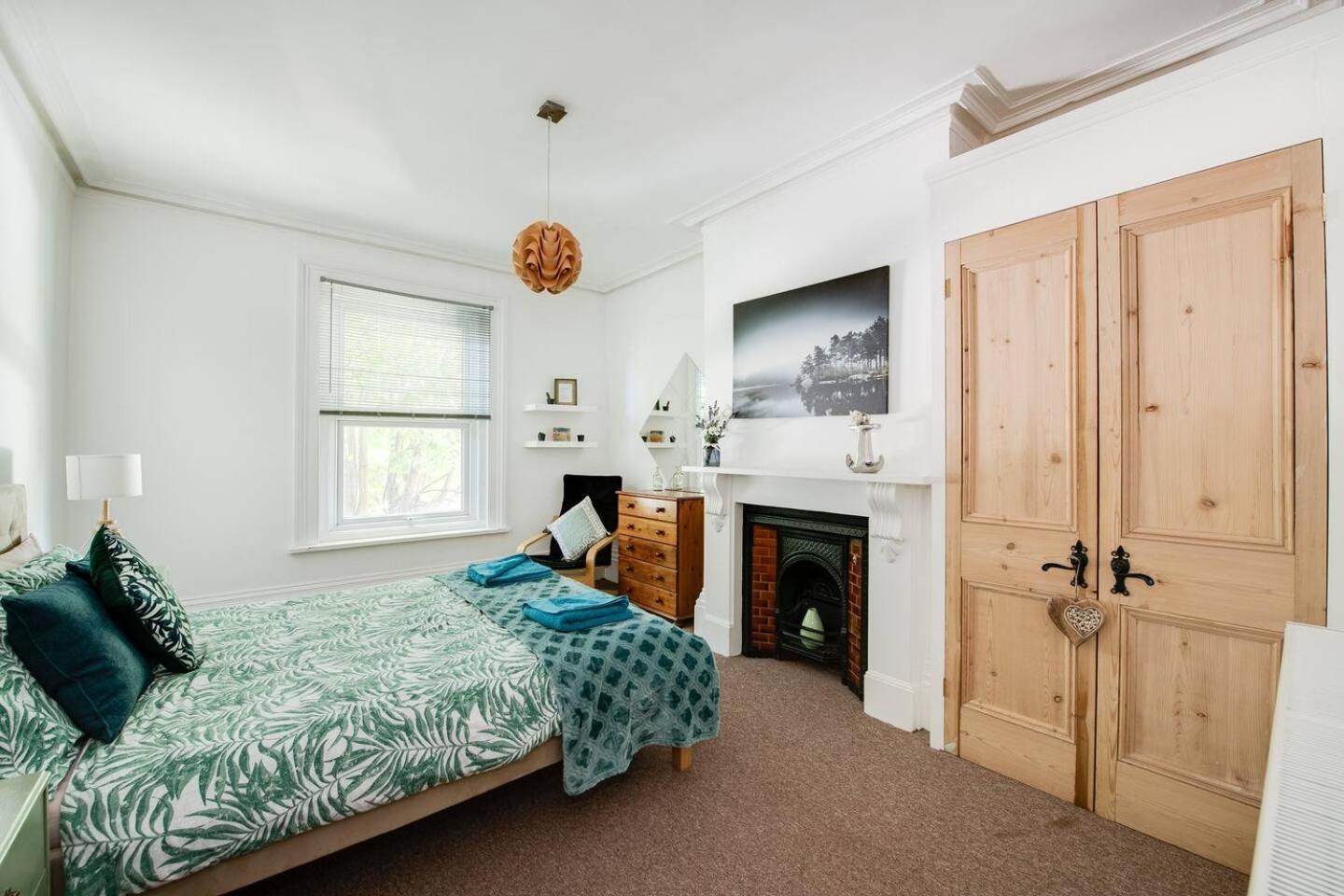 Family Friendly Flat Just Minutes From The Beach! Portsmouth Bagian luar foto