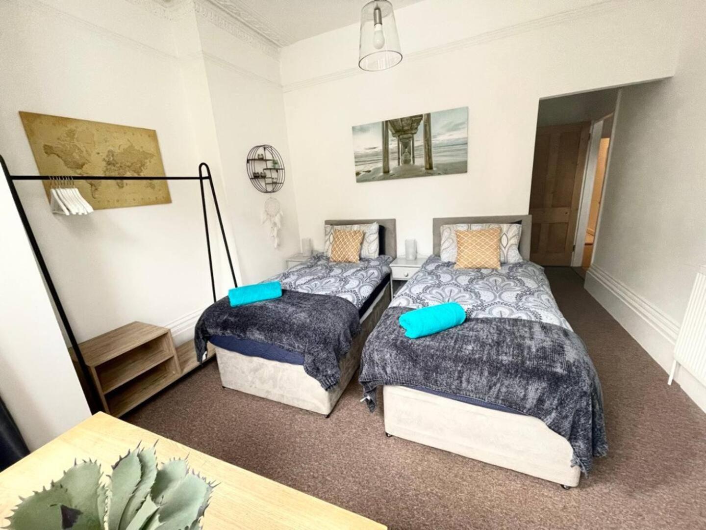 Family Friendly Flat Just Minutes From The Beach! Portsmouth Bagian luar foto
