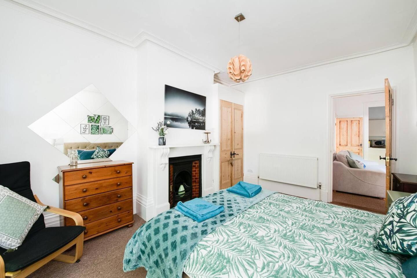 Family Friendly Flat Just Minutes From The Beach! Portsmouth Bagian luar foto