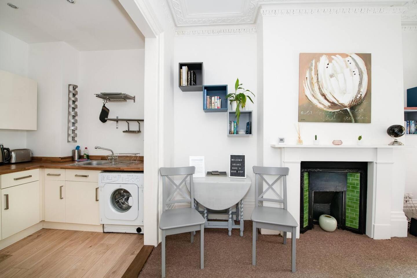 Family Friendly Flat Just Minutes From The Beach! Portsmouth Bagian luar foto