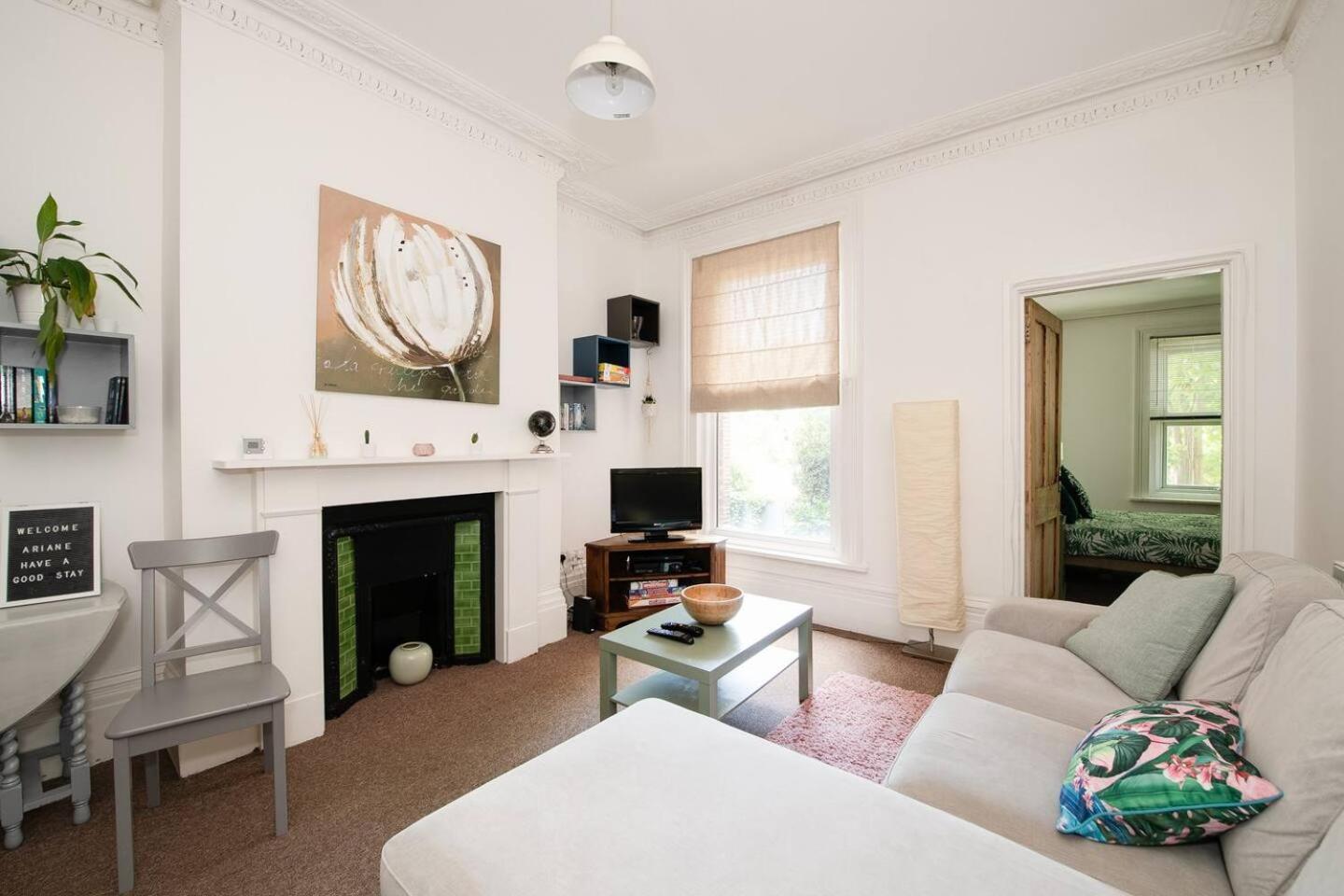 Family Friendly Flat Just Minutes From The Beach! Portsmouth Bagian luar foto