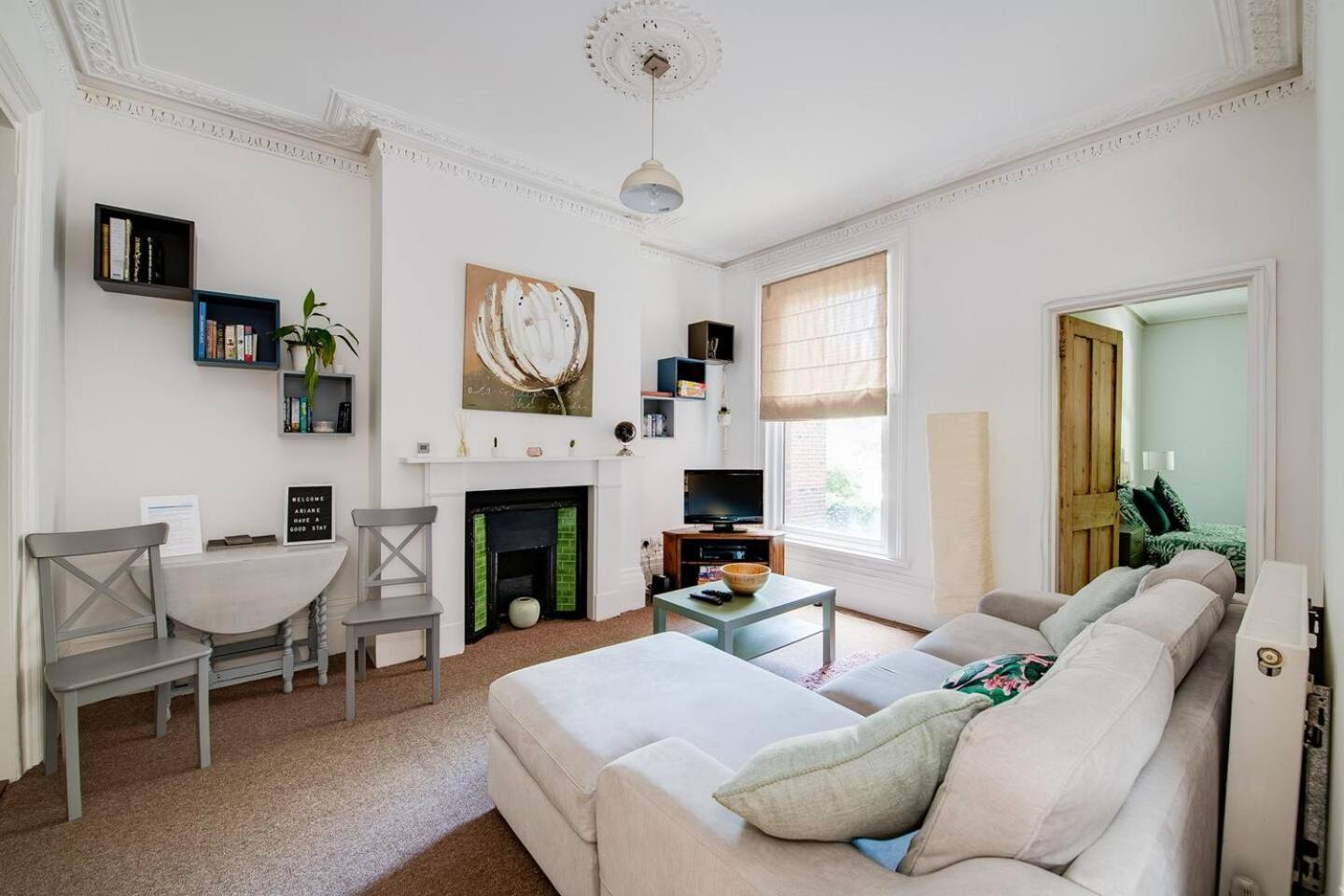 Family Friendly Flat Just Minutes From The Beach! Portsmouth Bagian luar foto