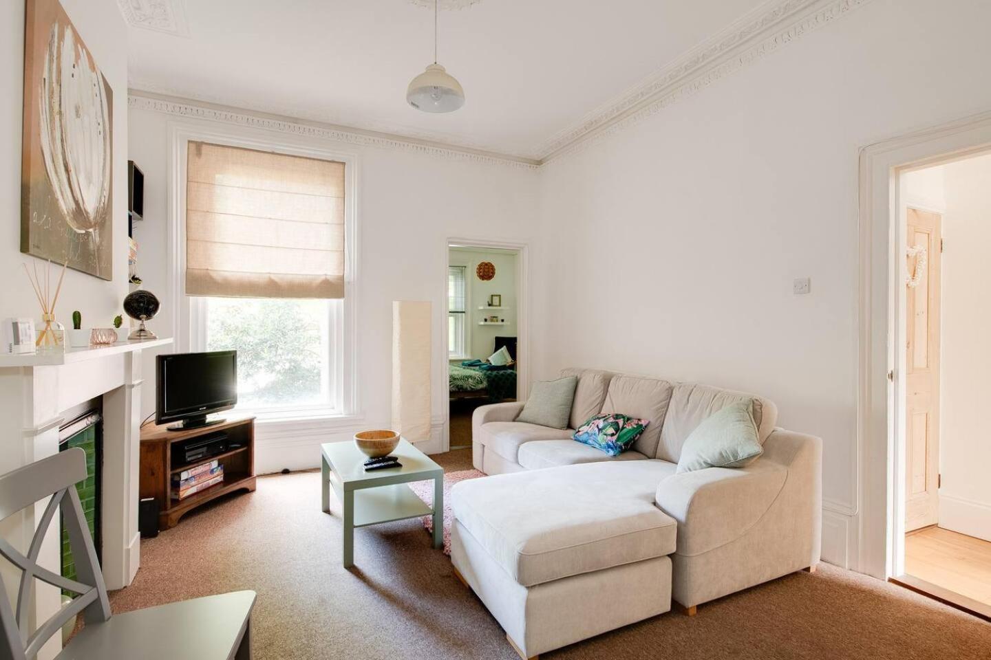 Family Friendly Flat Just Minutes From The Beach! Portsmouth Bagian luar foto