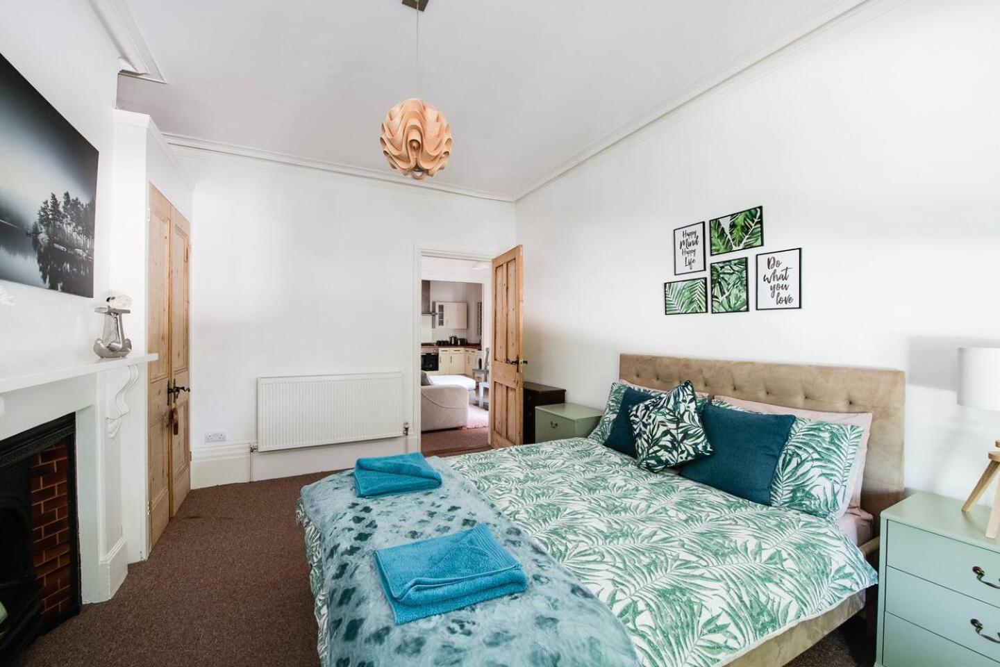 Family Friendly Flat Just Minutes From The Beach! Portsmouth Bagian luar foto