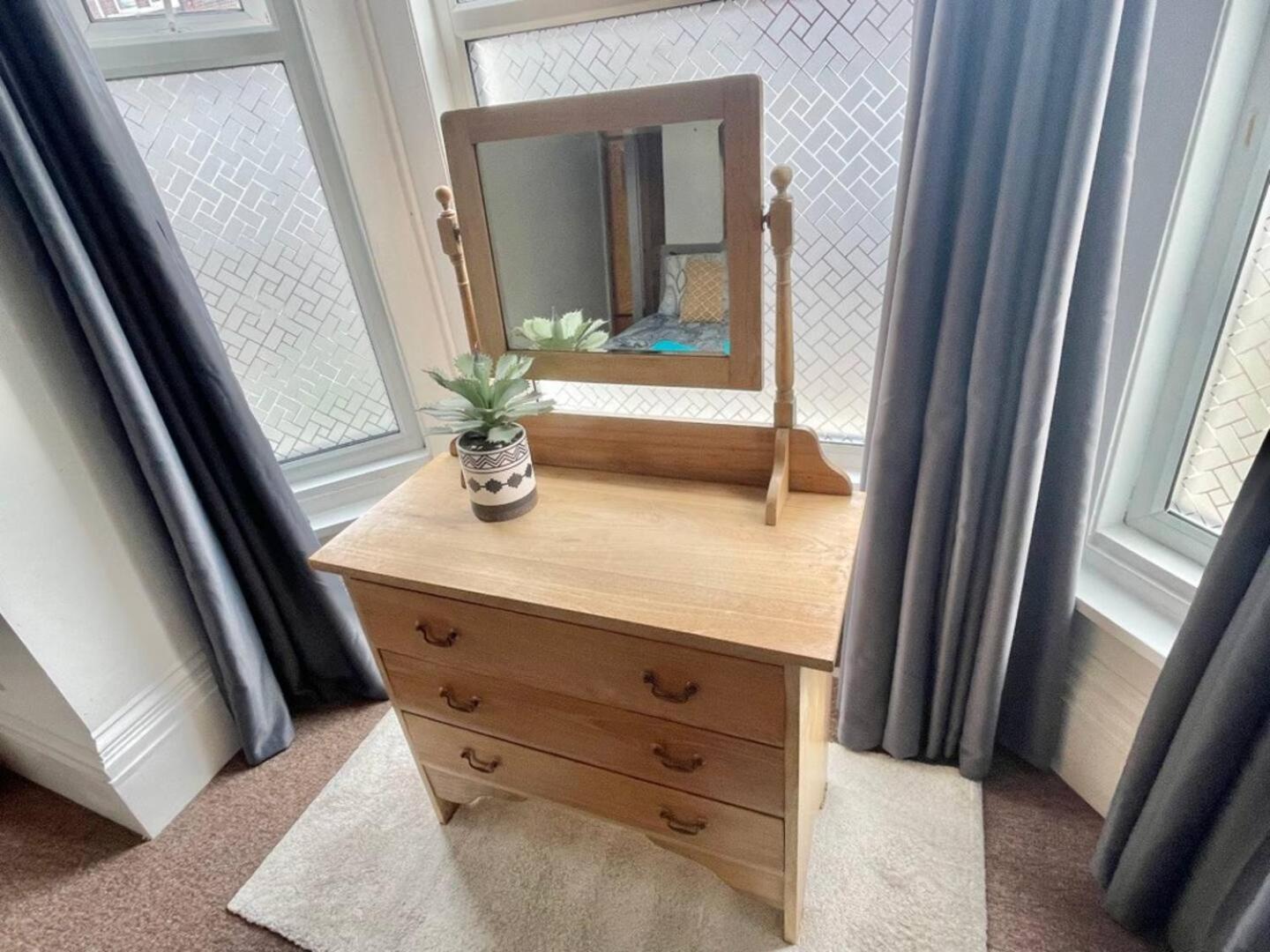 Family Friendly Flat Just Minutes From The Beach! Portsmouth Bagian luar foto