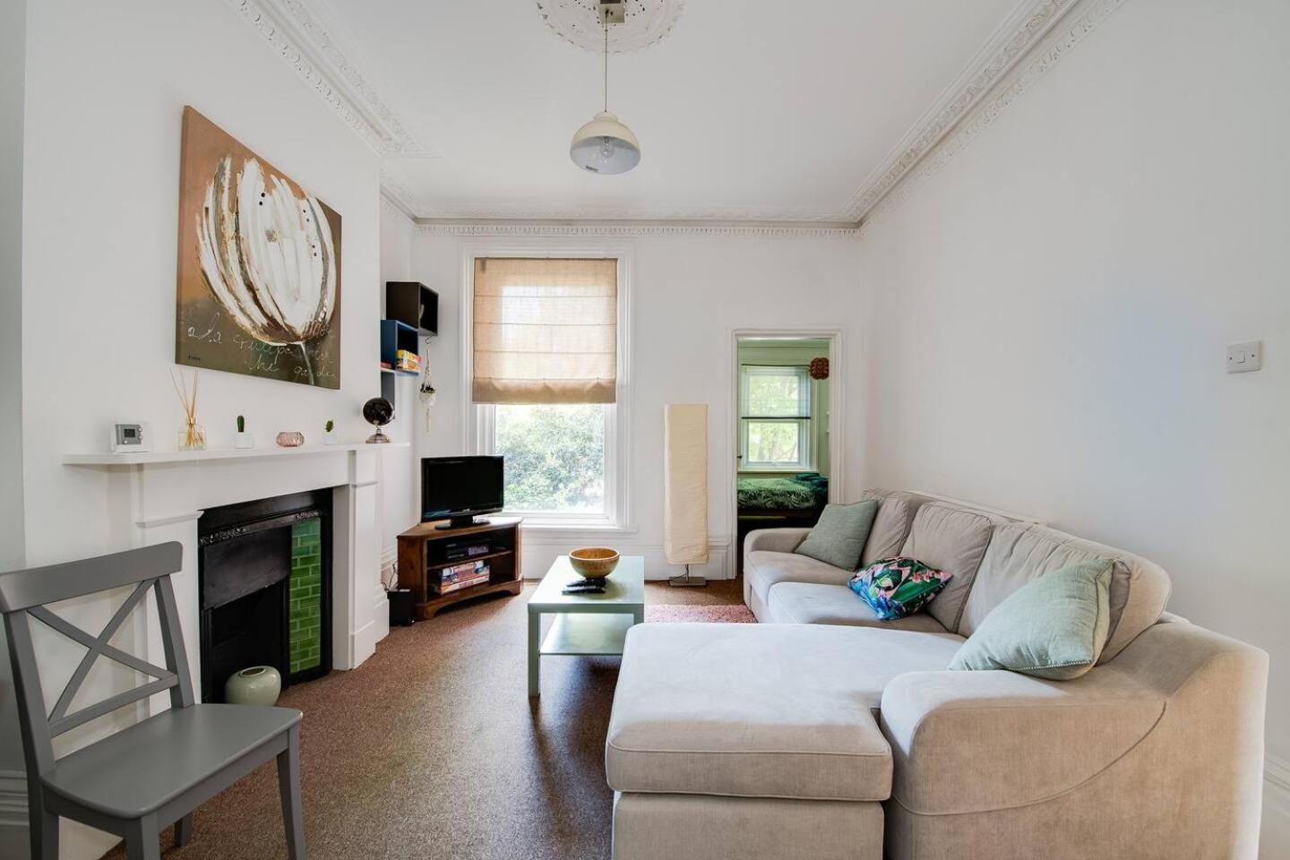 Family Friendly Flat Just Minutes From The Beach! Portsmouth Bagian luar foto