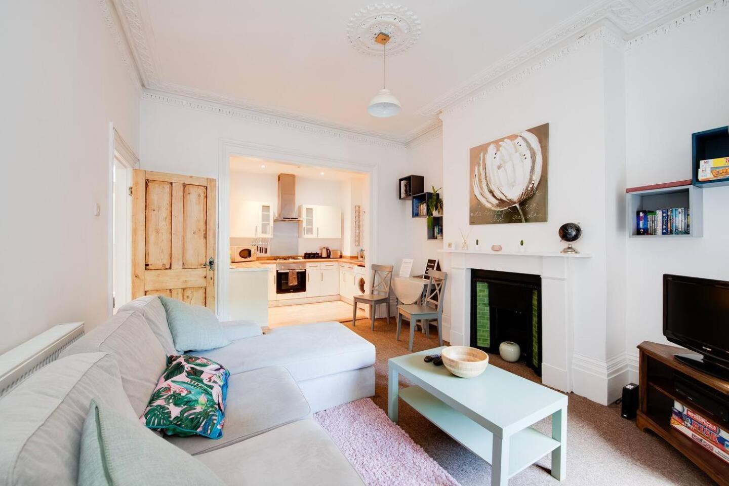 Family Friendly Flat Just Minutes From The Beach! Portsmouth Bagian luar foto