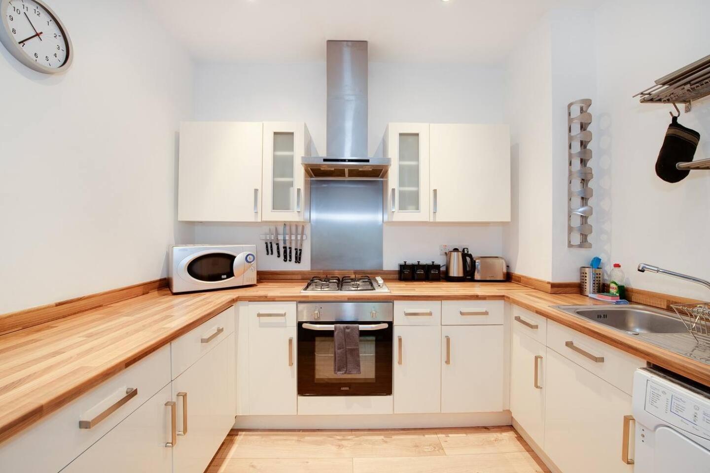 Family Friendly Flat Just Minutes From The Beach! Portsmouth Bagian luar foto